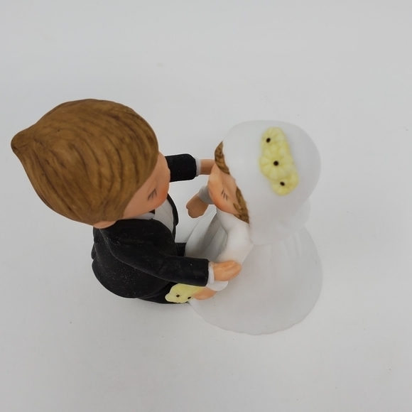 VINTAGE LEFTON CHINA HAND PAINTED BRIDE AND GROOM FIRST KISS - Picture 2 of 11